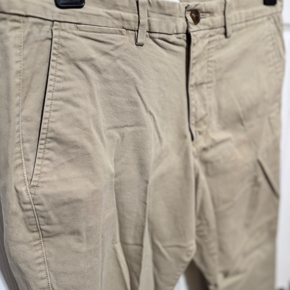 Men’s Light Tan Khaki Pants (33x30) | Gap Athletic Fit Essential Khakis - Picture 3 of 10
